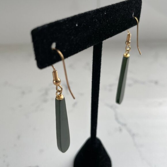 Vintage Dangle Jade Earrings w Gold Tone Shepard Hooks Sz OS - no markings - Picture 5 of 7